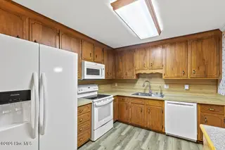 2828 Easy Street, Newport, NC 28570 – photo 14: Kitchen