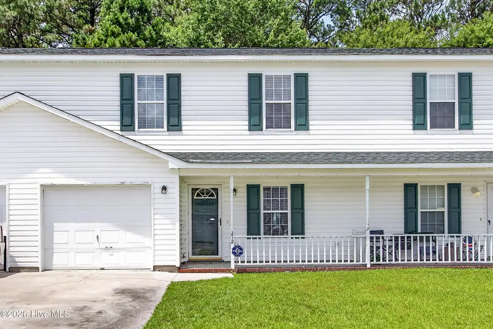 212 Winners Circle S, Jacksonville, NC 28546 – photo 1 of 25: 01