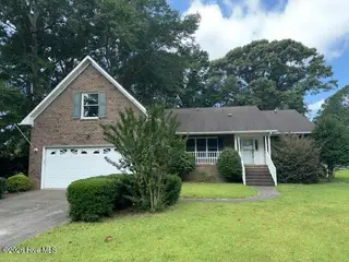 104 Knollwood Court, New Bern, NC 28562 – photo 1: A Front View