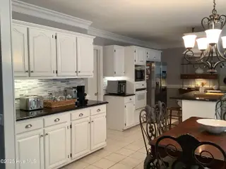 3300 Upton Court, Wilmington, NC 28409 — 5-bedroom home in Woodberry Forest, Wilmington, NC, photo 13 of 39: Kitchen 5