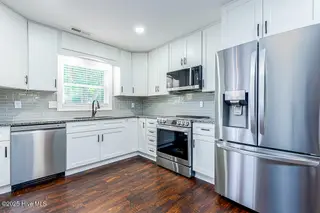 902 Mandarin Trail, Jacksonville, NC 28540 — 3-bedroom home in Mallard Creek, Jacksonville, NC, photo 4 of 16: Kitchen