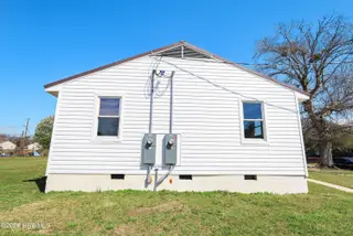 317-319 Starling Street, Jacksonville, NC 28540 — 4-bedroom home, Jacksonville, NC, photo 23 of 57: IMG_1326