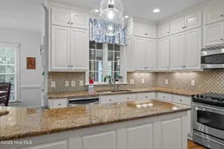 900 Chesapeake Place, Greenville, NC 27858 – photo 10: Kitchen