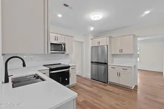 508 N Wright Street, Burgaw, NC 28425 — 3-bedroom home, Burgaw, NC, photo 12 of 51: 10_kitchen