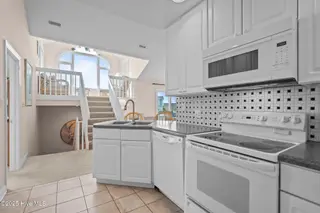 103 N Permuda Wynd Drive, North Topsail Beach, NC 28460 – photo 19: Kitchen