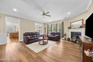 8746 Ramsbury Way, Wilmington, NC 28411 — 4-bedroom home in Plantation Landing, Wilmington, NC, photo 12 of 49: 12_living room