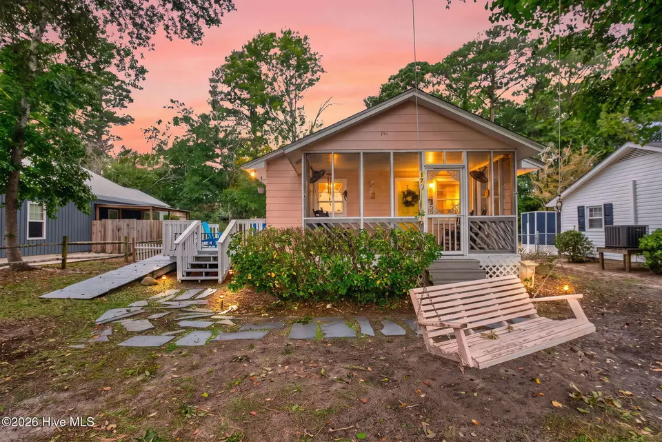 129 NW 20th Street, Oak Island, NC 28465 — 3-bedroom home in Pinners Point, Oak Island, NC, photo 1 of 66: Kahunaphoto.com-41 copy