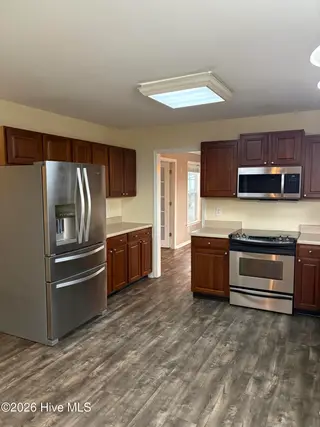 102 Dockside Drive, Jacksonville, NC 28546 – photo 4: Kitchen toward dining room