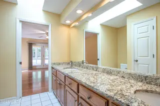 65 Lake Shore Drive, Pinehurst, NC 28374 — 2-bedroom home in Unit 10, Pinehurst, NC, photo 24 of 41: PrimaryBath2