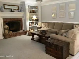 3300 Upton Court, Wilmington, NC 28409 — 5-bedroom home in Woodberry Forest, Wilmington, NC, photo 11 of 39: Family room 2