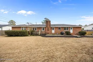 129 Tanbridge Road, Wilmington, NC 28405 – photo 6: 12-web-or-mls-Photo Feb 24 2026, 5 28 05