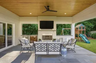 1925 Hawthorne Road, Wilmington, NC 28403 – photo 6: 042_1925_hawthorne_road-41_985