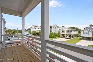 211 Spartanburg Avenue 2, Carolina Beach, NC 28428 – photo 6: 22-web-or-mls-DSC04194