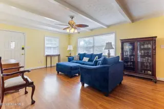 704 Canal Cove Road, Lake Waccamaw, NC 28450 – photo 13: 14-Living Room