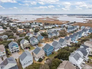 308 Oceanaire Lane, Surf City, NC 28445 – photo 7: 13-web-or-mls-IMG_7764
