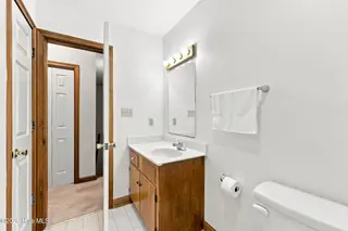 1022 Crosswinds Drive, Elizabeth City, NC 27909 – photo 23: Upstairs Guest Bathroom