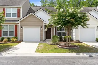 146 Freeboard Lane, Carolina Shores, NC 28467 — 3-bedroom condo in Beacon Townes, Carolina Shores, NC, photo 1 of 40: 1-web-or-mls-CAMMediaLLC.com 142-33