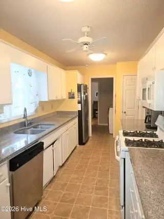 111 Canebrake Drive, New Bern, NC 28562 – photo 16: 20260829_113432~2