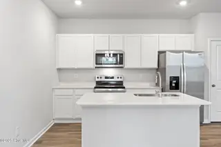 604 S Squires Run Lane, Richlands, NC 28574 – photo 13: Kitchen