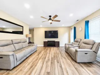 1660 Cedar Point Circle, Elizabeth City, NC 27909 – photo 3: Living Room