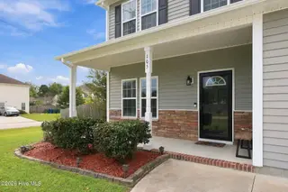 105 Lewis Humphrey Lane, Hubert, NC 28539 — 4-bedroom home in Waters Edge, Hubert, NC, photo 5 of 48: 4-web-or-mls-IMG_2547