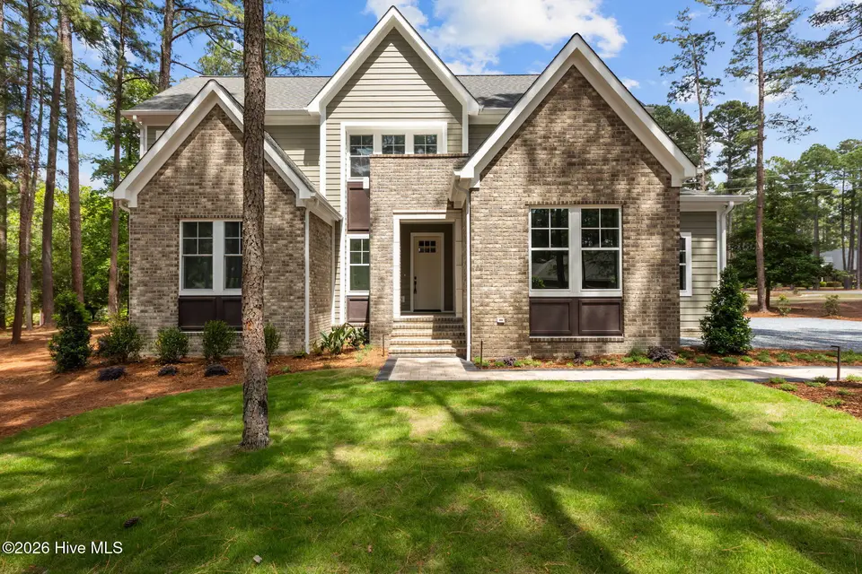 62 Mcmichael Drive, Pinehurst, NC 28374 – photo 1 of 61: 1-web-or-mls-707A3343