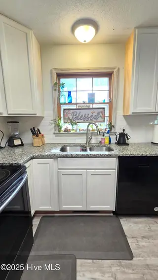 304 Mary Avenue, Castle Hayne, NC 28429 – photo 15: Kitchen