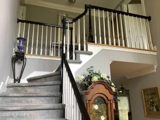 3300 Upton Court, Wilmington, NC 28409 — 5-bedroom home in Woodberry Forest, Wilmington, NC, photo 3 of 39: Center hall