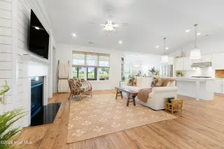 127 Windswept Lane, Beaufort, NC 28516 – photo 7: Open living space