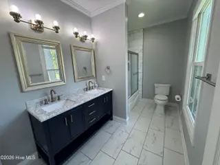 702 N Charlotte Street, Washington, NC 27889 – photo 17: Primary bath