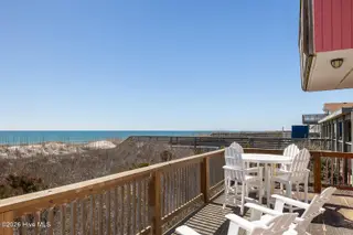 1509 Ocean Drive West, Emerald Isle, NC 28594 — 4-bedroom townhome in Emerald Isle By The Sea, Emerald Isle, NC, photo 21 of 26: 2 Seas the Day West 037