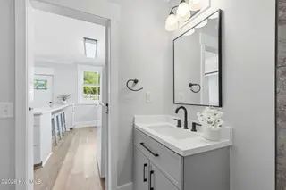 501 N 11th Street, Morehead City, NC 28557 – photo 19: Full Bathroom 1