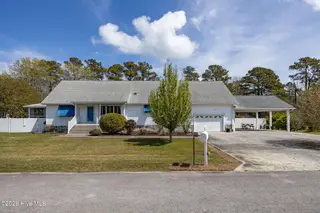 120 Pearl Drive, Beaufort, NC 28516 — 3-bedroom home in Beaufort Meadow, Beaufort, NC, photo 2 of 50: 4-web-or-mls-1S3A1083