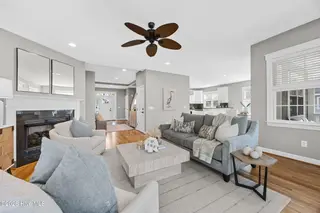 222 Windy Hills Drive, Wilmington, NC 28409 – photo 20: 22_living room