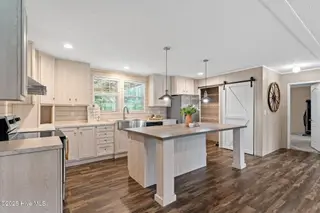 546 Pond Road, Rocky Point, NC 28457 – photo 16: Kitchen and Pantry