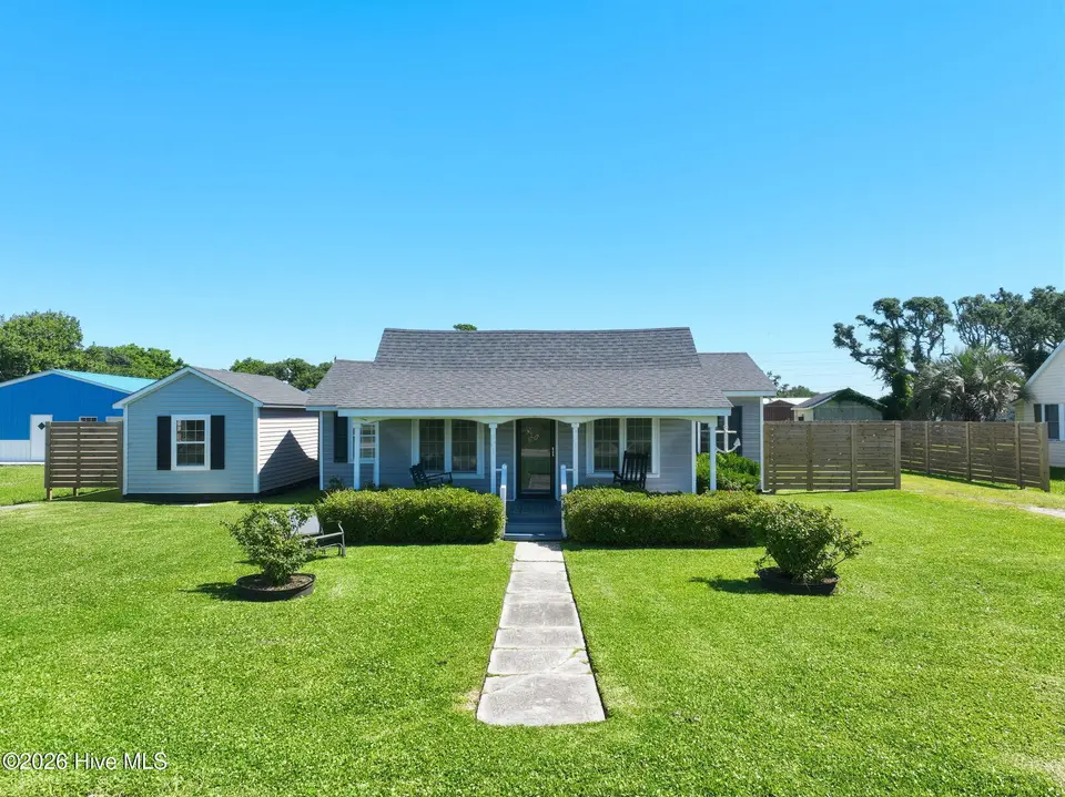 899 Island Road, Harkers Island, NC 28531 – photo 1 of 51: 1-web-or-mls-899 Island Rd 001