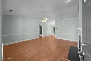 102 Inge Court, New Bern, NC 28562 – photo 8: Living Room