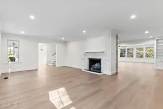 305 Country Club Drive, Jacksonville, NC 28546 – photo 12: 25-web-or-mls-DSC06166