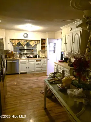 306 Greenfield Boulevard, Greenville, NC 27834 – photo 6: 20251205_121502