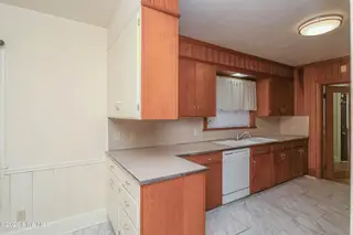 100 S Pineview Avenue, Goldsboro, NC 27530 – photo 9: Kitchen