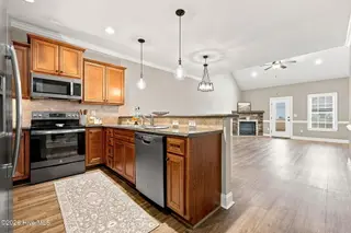 1701 Cambria Drive B, Greenville, NC 27858 – photo 6: 22-web-or-mls-IMG_0021