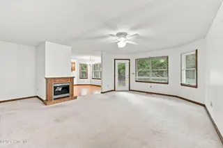1113 Riverside Avenue, Elizabeth City, NC 27909 – photo 3: Living Room