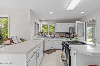 518 Chadwick Shores Drive, Sneads Ferry, NC 28460 – photo 5: chadwick-11