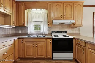 1719 Lipscomb Road E, Wilson, NC 27893 — 3-bedroom home, Wilson, NC, photo 4 of 28: 24-179 Lipscomb Rd-24