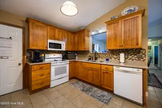 6203 Gondolier Drive, New Bern, NC 28560 – photo 20: Kitchen