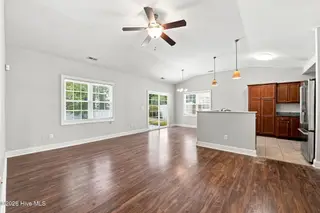 3154 Drew Avenue, New Bern, NC 28562 – photo 16: Spacious Living Area
