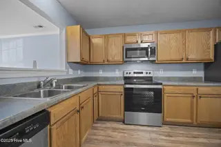 208 Springwood Drive, Jacksonville, NC 28546 – photo 9: 9-web-or-mls-208 Springwood Dr. 18