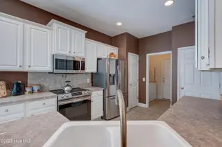 123 Azalea Drive, Hampstead, NC 28443 – photo 14: 123AzaleaDriveInterior(12)