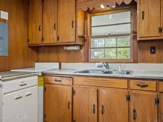 195 Queens Creek Road, Swansboro, NC 28584 — 2-bedroom home, Swansboro, NC, photo 16 of 40: Kitchen