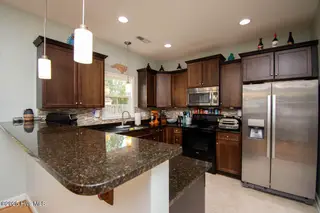 251 E Ivybridge Drive, Hubert, NC 28539 – photo 18: Breakfast bar